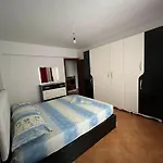 Spacious Apartment-balcony-close Bus Station-self Checkin 24hr-30 Min Airport 公寓 *