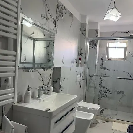 Spacious Apartment-balcony-close Bus Station-self Checkin 24hr-30 Min Airport