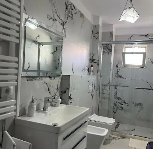 Spacious Apartment-balcony-close Bus Station-self Checkin 24hr-30 Min Airport